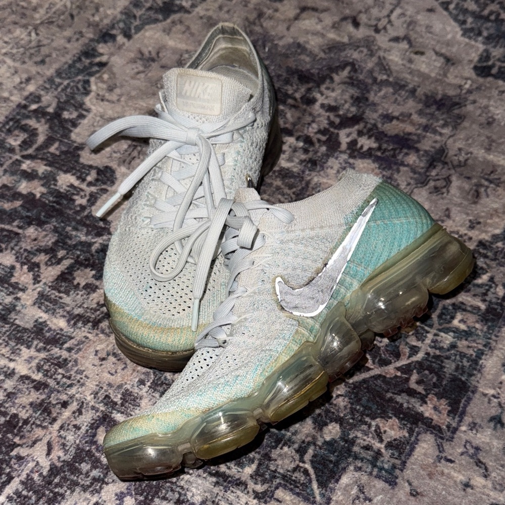 Nike Women's Air VaporMax Flyknit - White and Gray